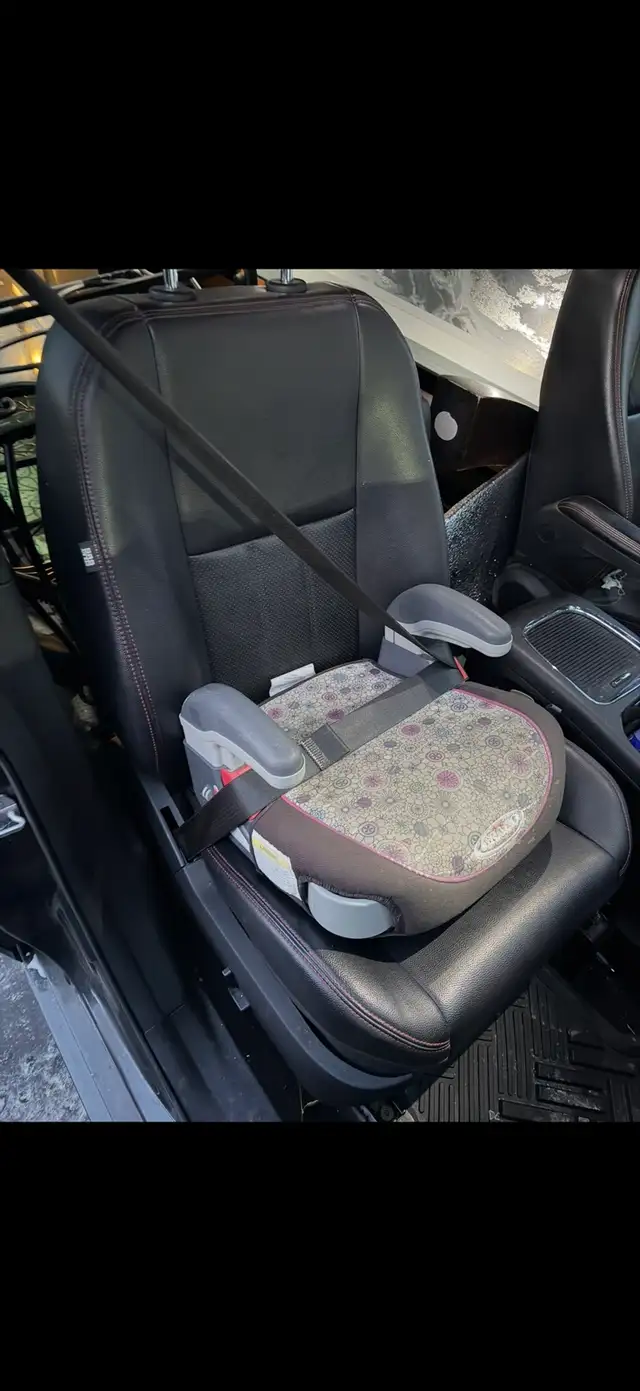 Booster Car Seat - Graco in Strollers, Carriers & Car Seats in Mississauga / Peel Region - Image 6