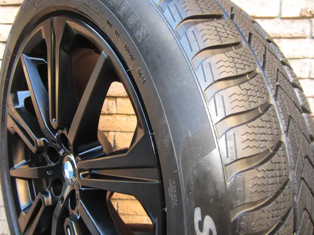 Like new  BMW X5 X6 OEM 20" winter snow wheel package style 748M in Tires & Rims in Oakville / Halton Region - Image 4