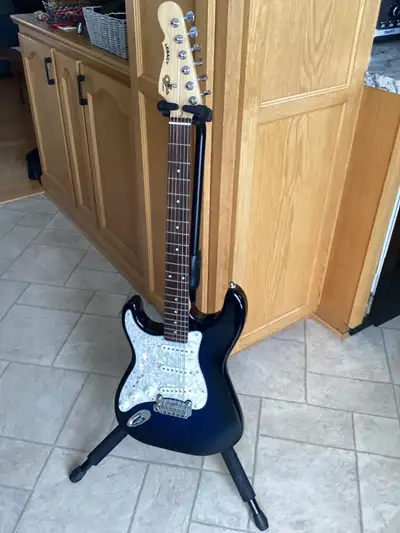 Left handed G&L Tribute Legacy Strat guitar. Colour - blueburst. Bone nut, excellent playing and sou...