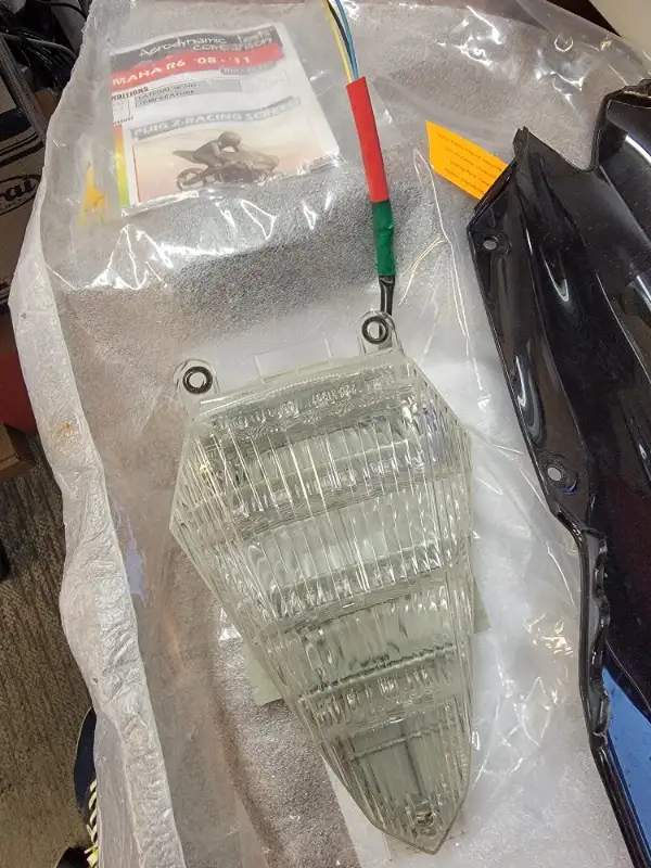 06-16 YAMAHA R6 YZF 600 R6 REAR TAIL LIGHT 220-31954 taillight in Motorcycle Parts & Accessories in Oakville / Halton Region - Image 3