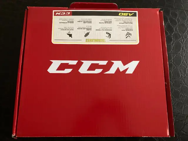 CCM Tacks Kids' skate - patins hockey Junior size 3 to 6 in Skates & Blades in Laval / North Shore - Image 5