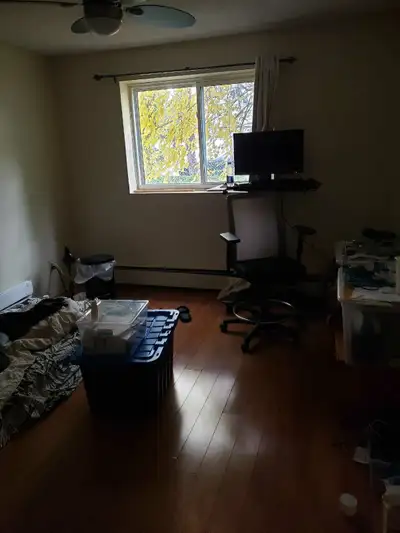 Room for Rent – Clean, Quiet, Secure Building One unfurnished bedroom available in a clean, secure 2...