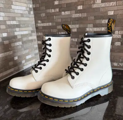Doc Martens White Leather New Sz6, View more