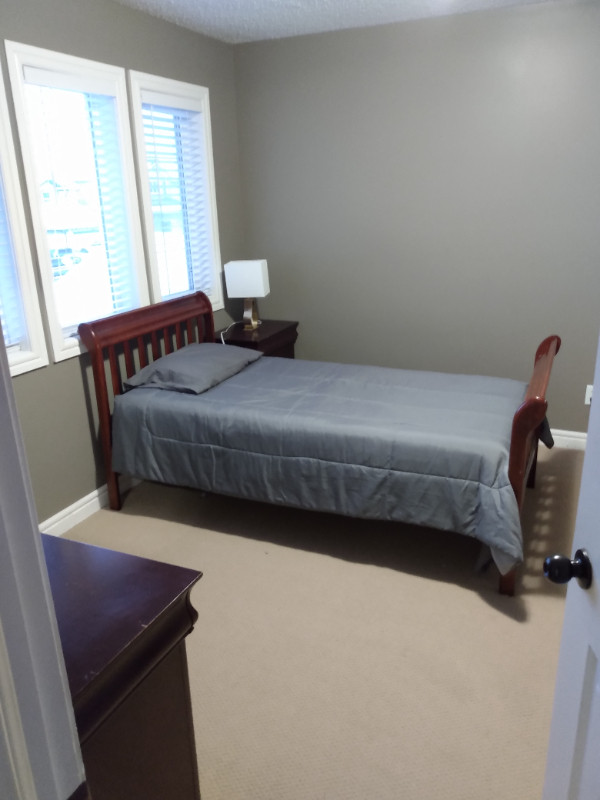 Rooms for rent. Available end of march. in Room Rentals & Roommates in Strathcona County - Image 4