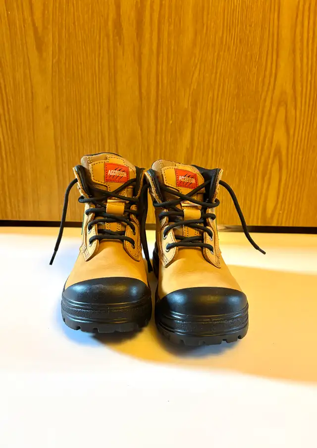 Agressor women’s steel toe shoes in Men's Shoes in Edmonton - Image 5