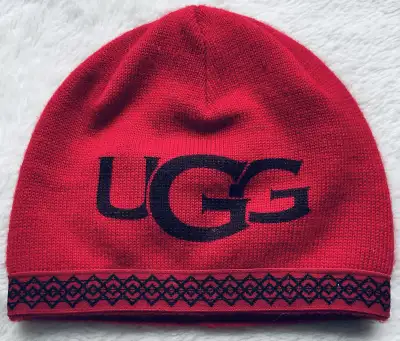 UGG tuque, View more