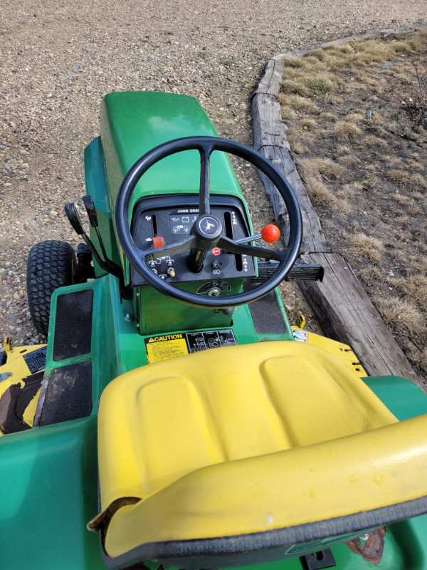 John Deere 332 Diesel garden tractor. in Lawnmowers & Leaf Blowers in Saskatoon - Image 3