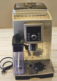 De'Longhi Magnifica S  Automatic Espresso / Cappuccino Machine