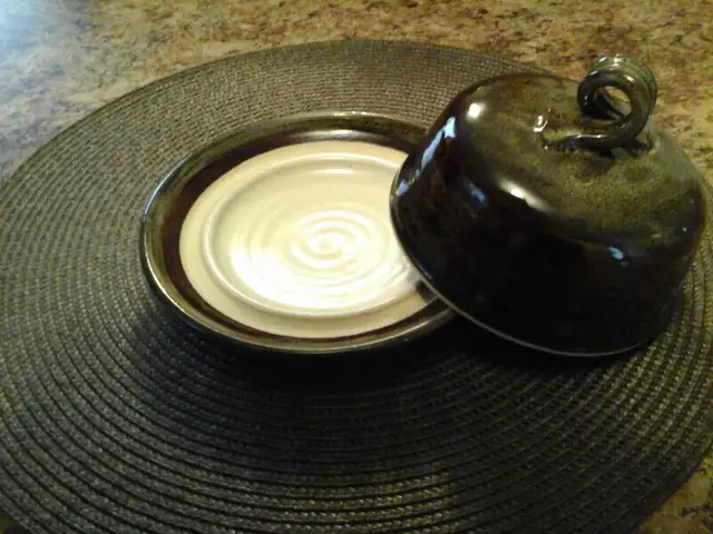 Handmade Pottery Dish in Kitchen & Dining Wares in Oshawa / Durham Region - Image 3