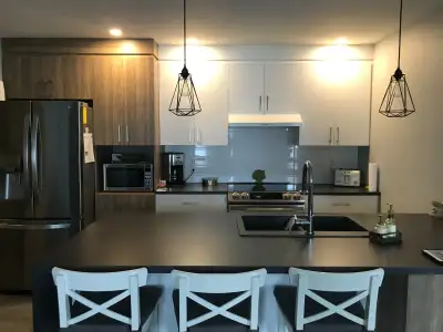 - Logement moderne, spacieux et fonctionnel situé au rez de chaussée avec entrée indépendante - Imme...