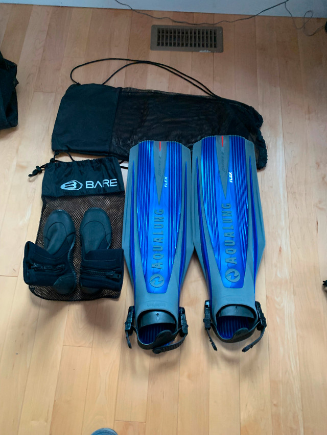 Palmes de plongée sous marine bleu AQUALUNG et bottes BARE dans Sports nautiques  à Longueuil/Rive Sud