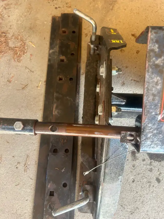 fifth wheel hitch with rails in RVs & Motorhomes in Red Deer - Image 8