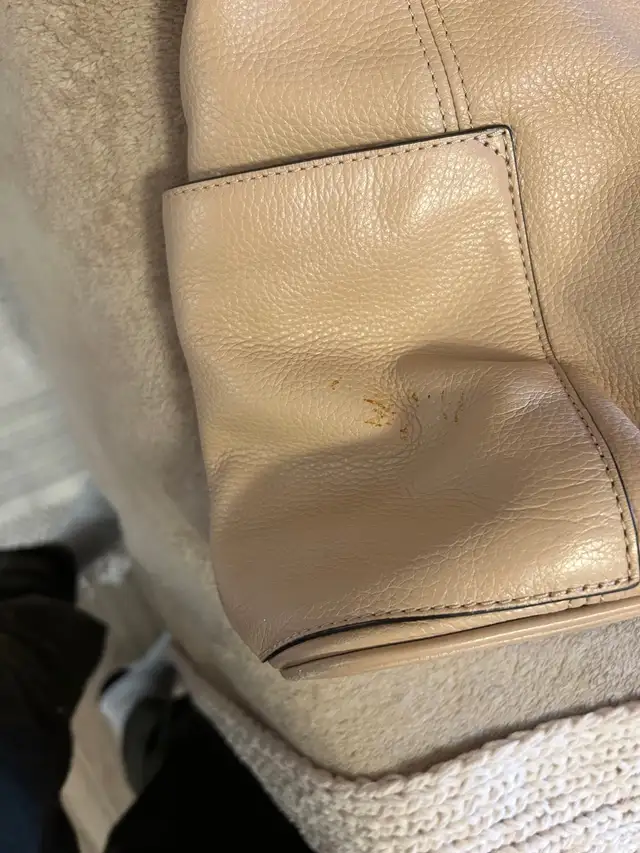 Michael Kors handbag in Women's - Bags & Wallets in New Glasgow - Image 4