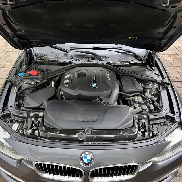 BMW 330i Wagon 2017496772172827873289