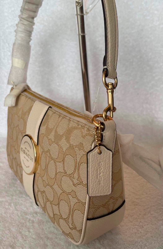 Coach Crossbody Bag Brand NewWith Tags in Women's - Bags & Wallets in City of Toronto - Image 2
