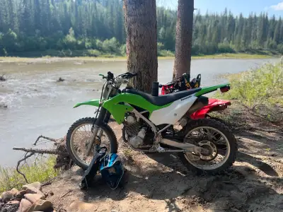 2020 klx 230r runs good electric start, efi, new front tire with about 10 hours on it back tire is g...