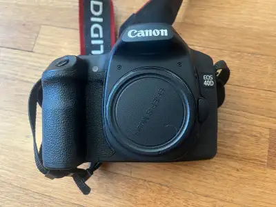 Classic Canon EOS 40D camera. 10.1 MP. Camera is in beautiful shape. Uses CF cards for Storage (4GB...