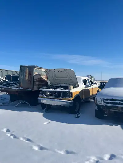 Ford f250 obs with a 5.8 not seized, parts good frame and dash. truck got no transmission. Send me a...
