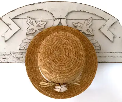 Vintage. Collection Chapeau de paille. Idéal pour la déco, View more