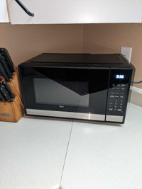 Small microwave oven 