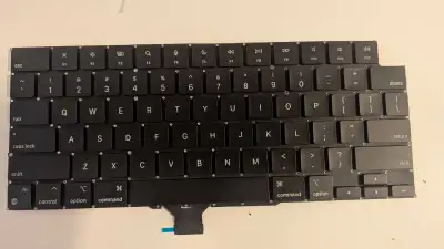 A ramasser à Pointe-aux-Trembles H1A 2Z3. Clavier américain avec nappe de remplacement pour MacBook...