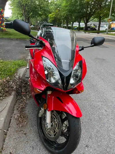 28000 km milage. Pictures upon requested. Lowering seat height kit installed.