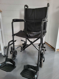 Fauteuil roulant pliable pour petits véhicules 