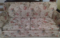 Couch - Pull out sofa - Double mattress
