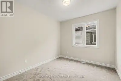 Bright and clean unfurnished bedroom available in a brand new 3-bedroom townhouse located in Orléans...