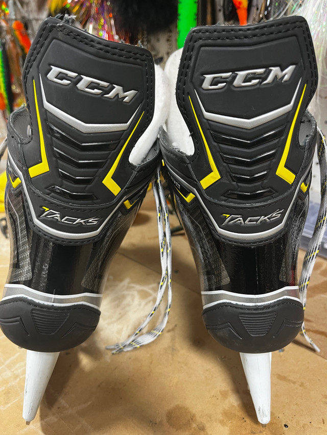 CCM tacks 9060 D8 in Skates & Blades in Ottawa
