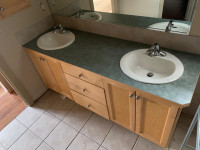 Elegantly Beautiful Bathroom Countertop with 2 sinks