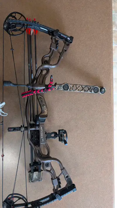 OBO - Hoyt Carbon Spyder 34 RH #60 limbs compound bow, View more