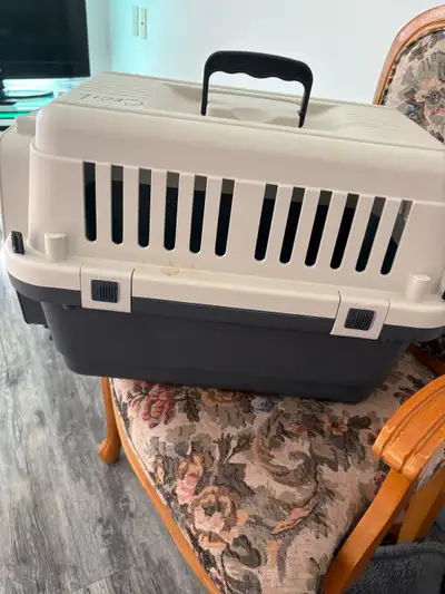 Small carrier ideal for a cat or a small dog. It is in good condition. Pick up only and no holds wit...
