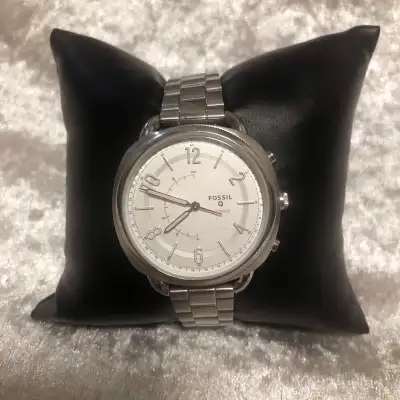 Check out this used Fossil Q Accomplice hybrid smartwatch with a 40mm silver dial and stainless stee...