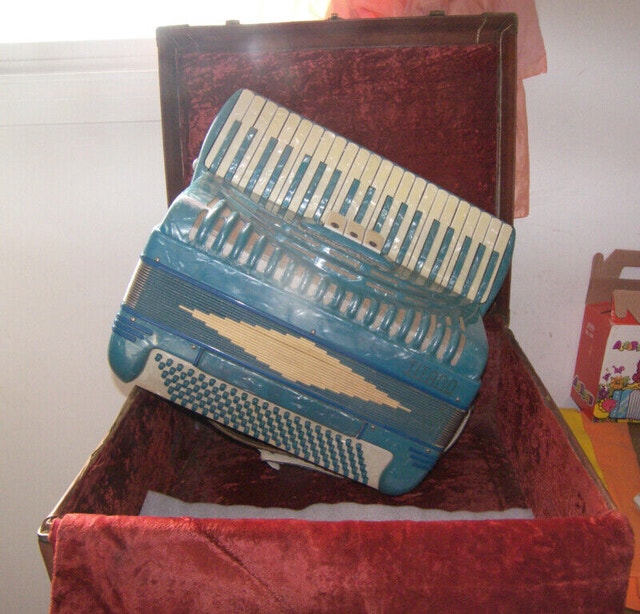 Titano Accordion Baby Blue With Case Arts & Collectibles