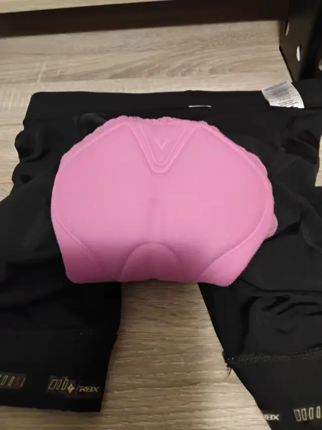 Woman bike new short with soft patching  support good quality si in Mountain in Ottawa - Image 4