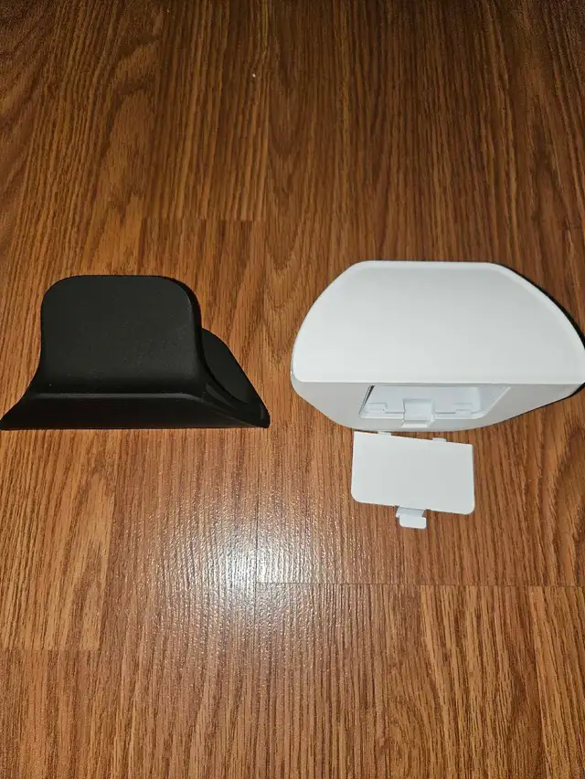 Xbox Controller Stands in Xbox Series X & S in Cape Breton - Image 2