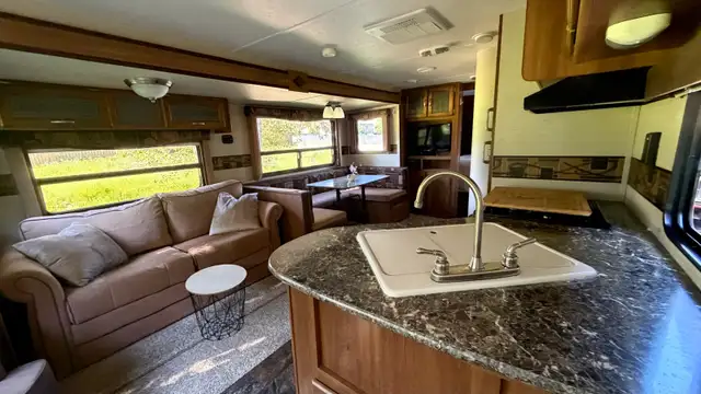 2015 Springdale travel trailer  in Travel Trailers & Campers in Cranbrook - Image 6