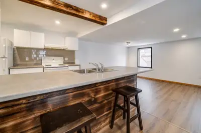 1-BEDROOM APARTMENT + PARKING | DOWNTOWN HULL / WALK TO OTTAWA | AVAILABLE SEPTEMBER 1st 1-bedroom a...