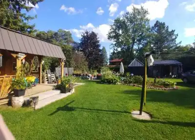 Beautiful fully furnished with high end furniture. Everything is included ( heat, hydro , water, int...