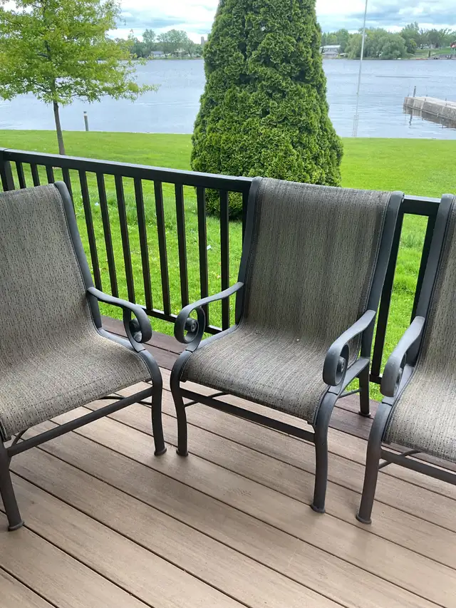 Outdoor Furniture – High-End Set – 4 Chairs + Table + Umbrella in Patio & Garden Furniture in Belleville - Image 4