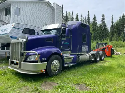 2014 T660 Kenworth heavy spec 1,738,231 kms VIT interior fully loaded 72" bunk with bunk bed Webasto...