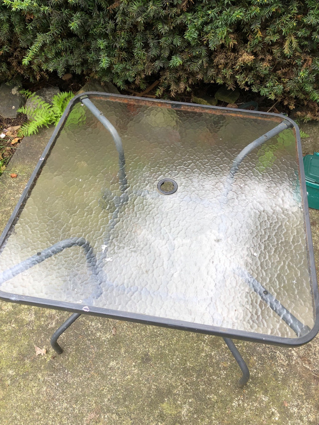 Outdoor Glass Table in Patio & Garden Furniture in Delta/Surrey/Langley