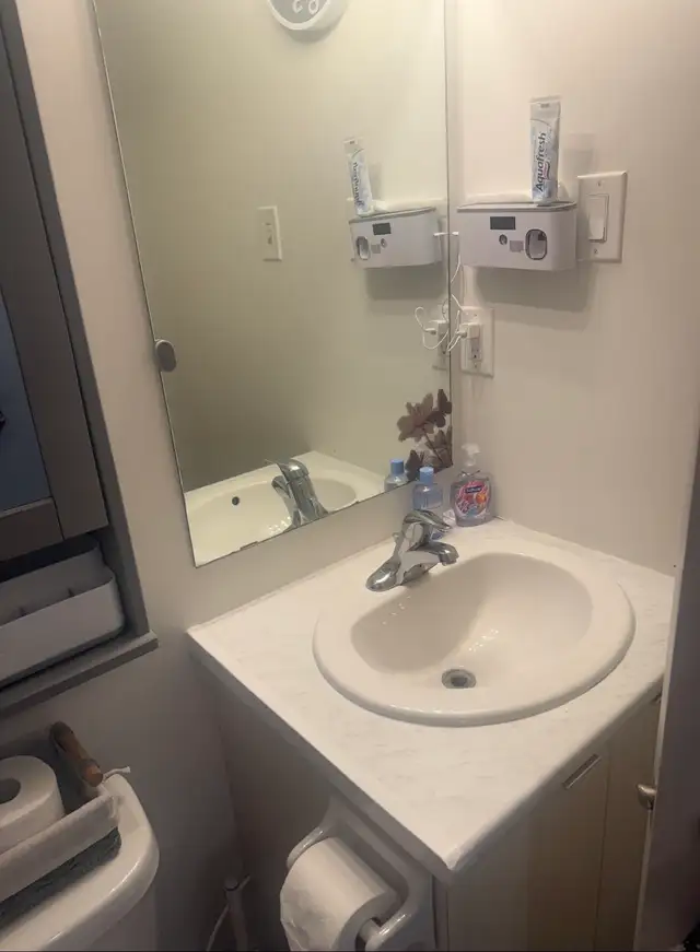 room for rent  in Long Term Rentals in City of Toronto - Image 3