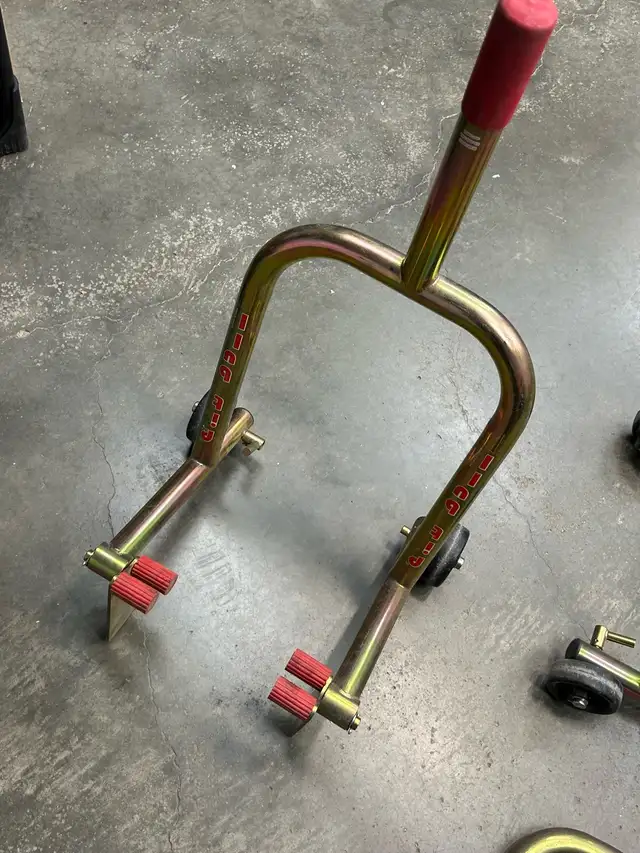 Pit Bull road racing motorcycle stands in Motorcycle Parts & Accessories in Calgary - Image 3