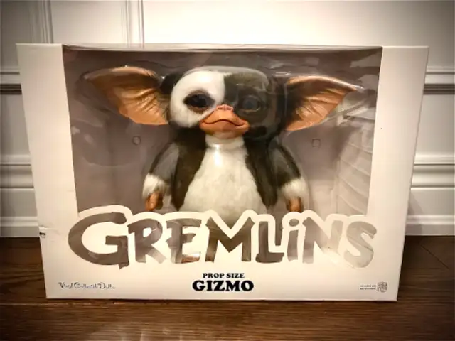 Medicom w/Box Gremlins Gizmo Mogwai 1/1 Scale Prop c/w box in Arts & Collectibles in Mississauga / Peel Region - Image 2