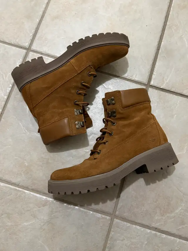 Timberland Boots - Women’s Sz 10 in Women's - Shoes in Markham / York Region - Image 2