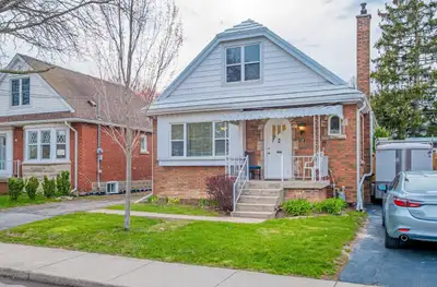 Student room available for rent (12mo lease) on the main floor of a house for male McMaster students...