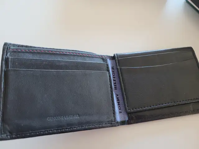 Tommy Hilfiger Leather Wallet in Men's in Calgary - Image 4