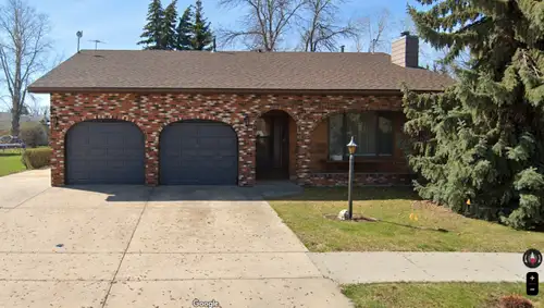 729 1 St. N, Three Hills Asking: $449,000 Spacious, clean, and full of extras — this 1280 sq ft bung...